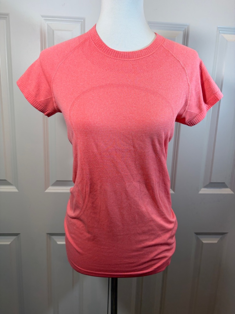 Lululemon swiftly short sleeve size 8 Coral